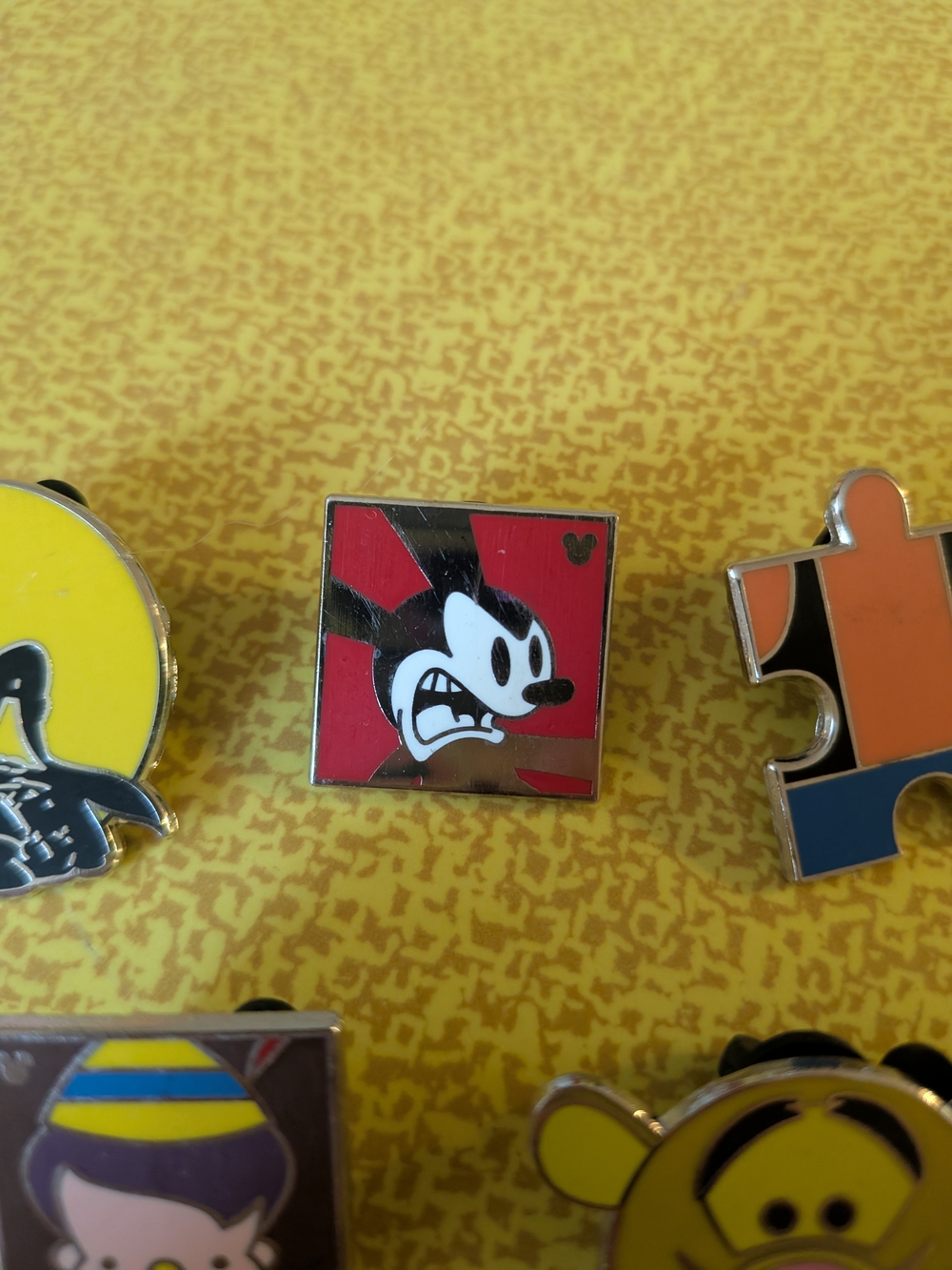 🔴5/$25 Disney Enamel Pin Lot — Ariel, Mickey, Tigger & Characters - Picture 3 of 7